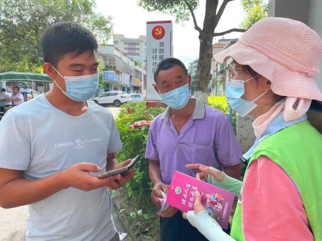 “全民抗疫·守護廣東”——支援抗疫，三鄉(xiāng)禁毒社工在行動照片2.jpg