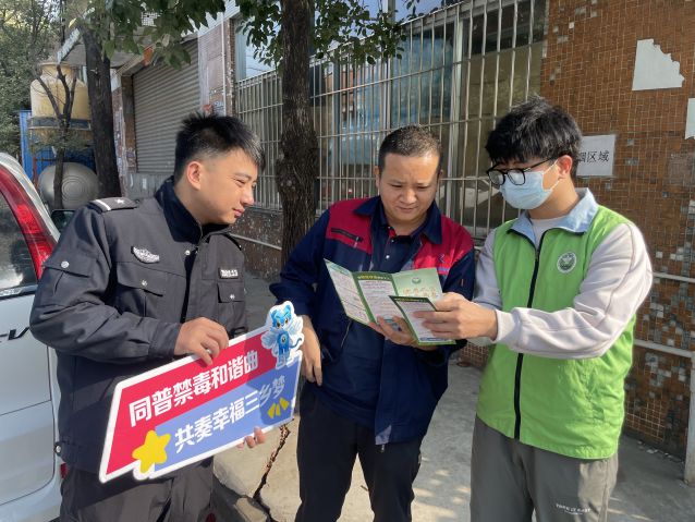 三鄉(xiāng)鎮(zhèn)開展“禁毒宣傳進廠企，夯實禁毒防護墻”活動照片2.JPG