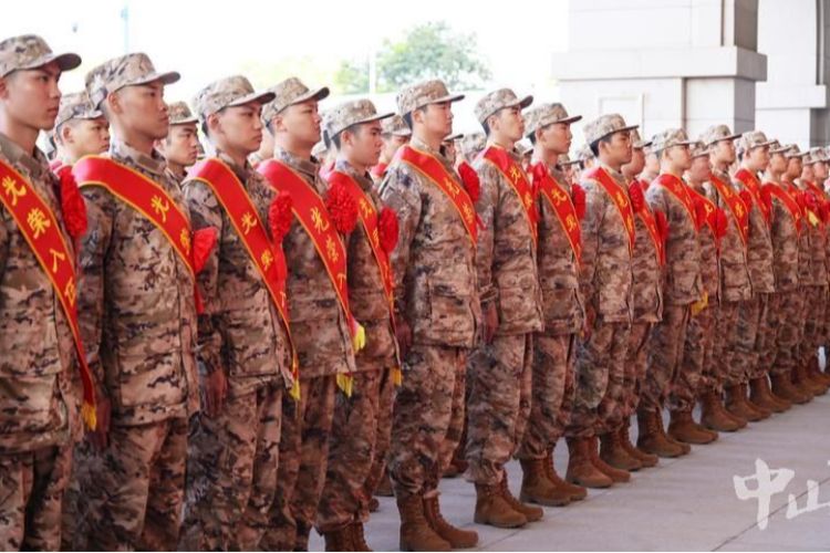 青春披甲赴軍營！中山歡送數(shù)百新兵入伍