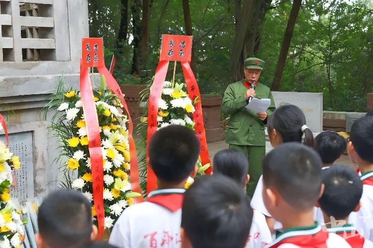 云端獻(xiàn)花、主題宣講……中山開展形式多樣的清明祭英烈活動(dòng)